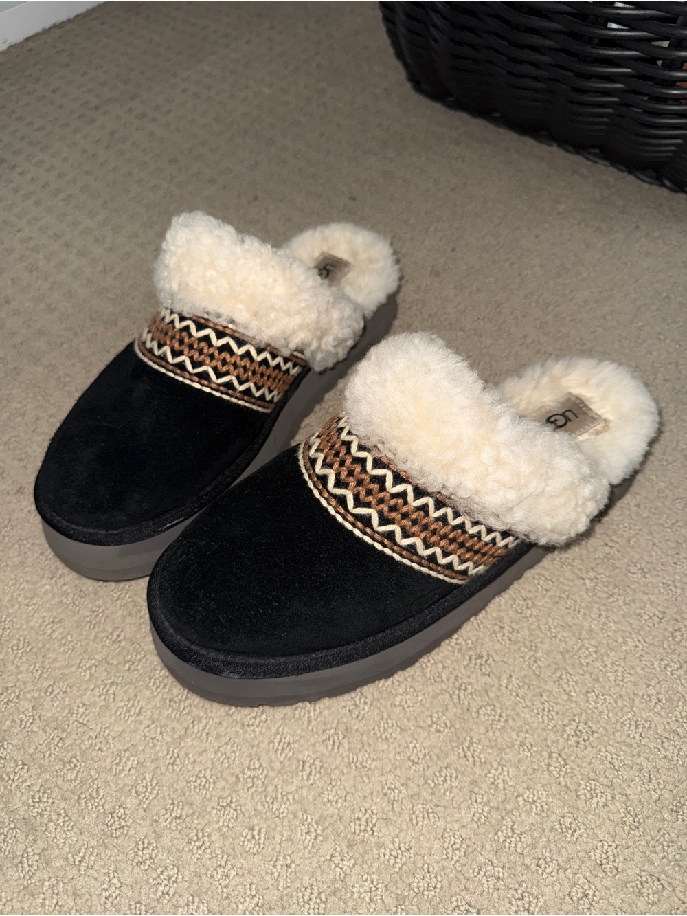 UGG Disquette Atherson Black Shearling-Lined Slip-On Slippers 🐏